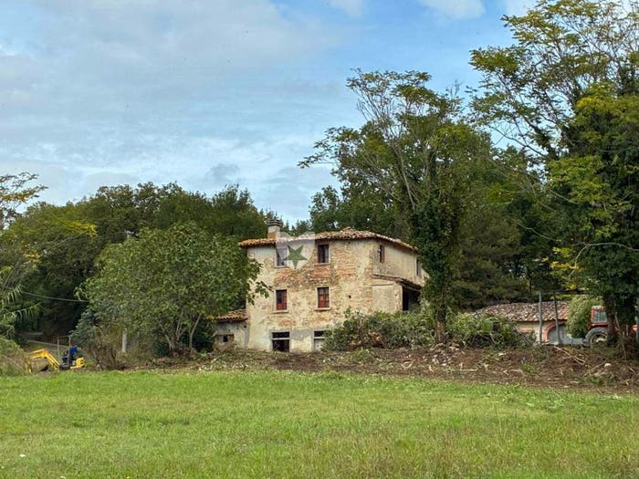 Casa con 6 locali in vendita in Vocabolo Userna, Città di Castello
