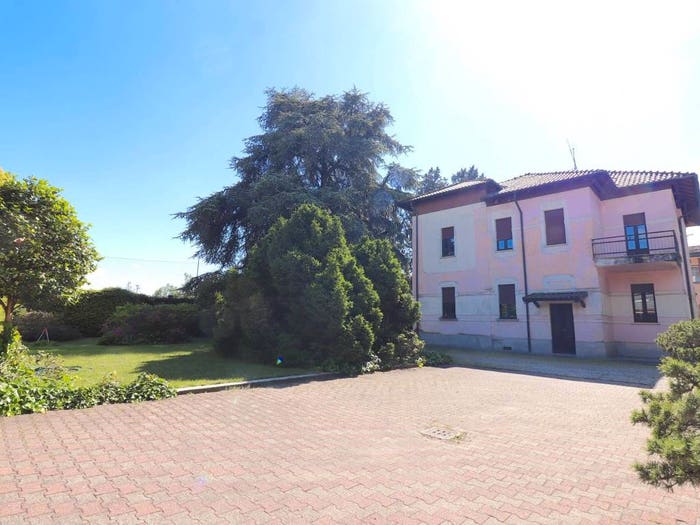 Casa con 6 locali in vendita in Corso Settembre, Santissimi Apostoli, Busto Arsizio