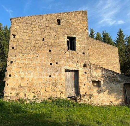 Casa con 6 locali in vendita in Frazione Ruviano, Ruviano