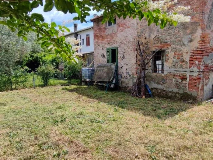 Casa con 5 locali in vendita in Via Benedetto Cairoli, MontecatiniTerme