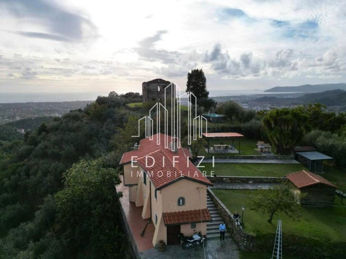 Casa con 6 locali in vendita in San Carlo Antona, Massa