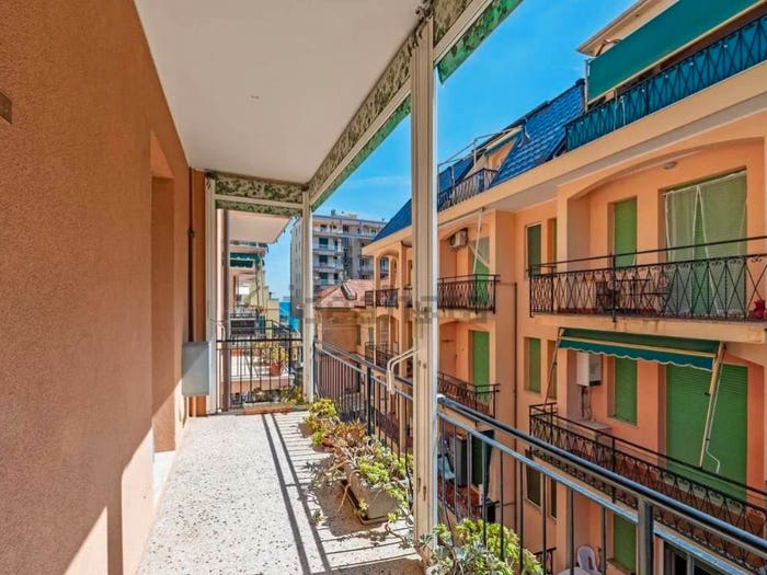 Appartamento trilocale in vendita in Corso Italia, Centro, Pietra Ligure