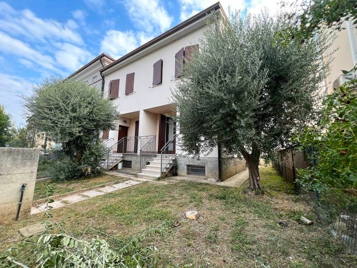 Casa quadrilocale in vendita in via Cadore, Lunetta Frassino, Mantova