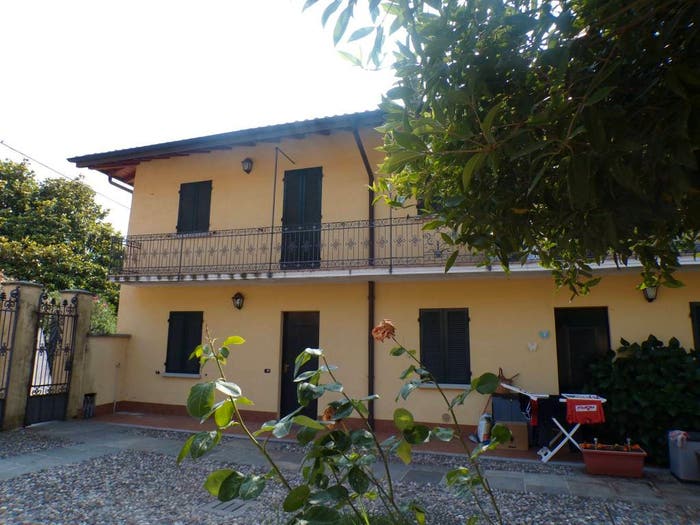 Casa trilocale in vendita in Via Monte Grappa, Comabbio