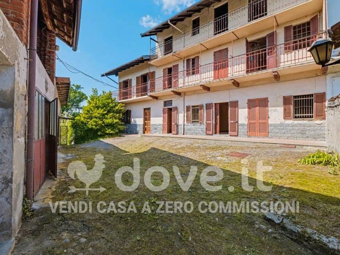 Casa con 6 locali in vendita in Via Montello, Divignano