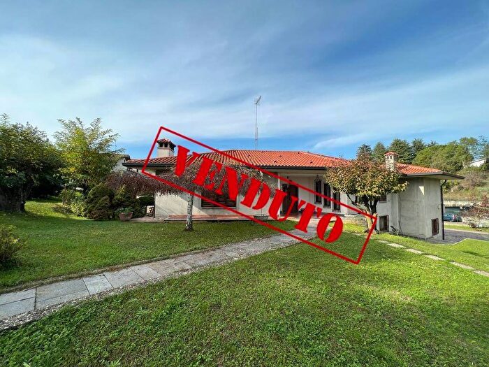 Casa con 6 locali in vendita in Via Montello, Tabiago Cibrone, Nibionno