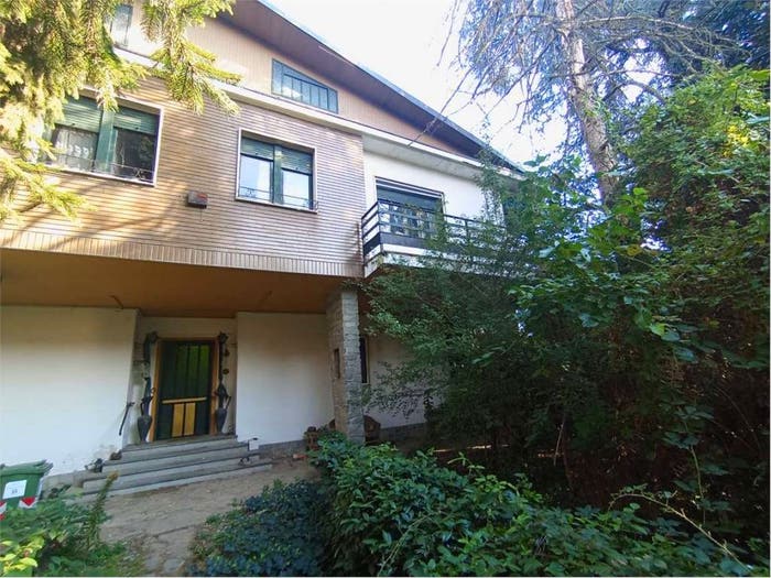 Casa con 6 locali in vendita in via Quintino Sella, Centro, La Loggia