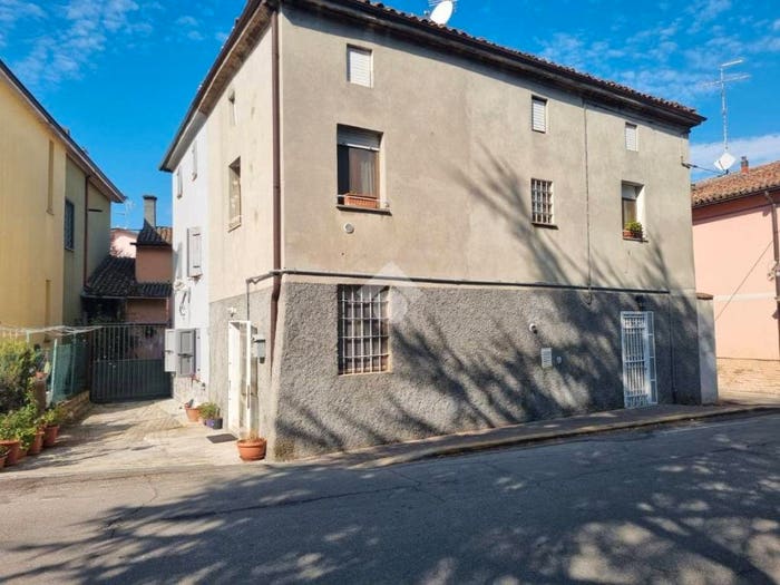 Casa con 5 locali in vendita in Via Val d'Enza, Centro, Sant'Ilario d'Enza
