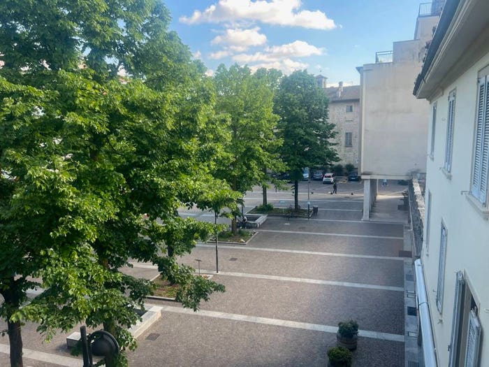 Appartamento quadrilocale in vendita in Piazza Giulio Prinetti, Centro, Merate