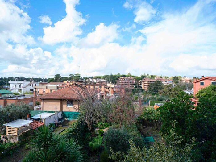 Appartamento trilocale in vendita in La Giustiniana, Roma