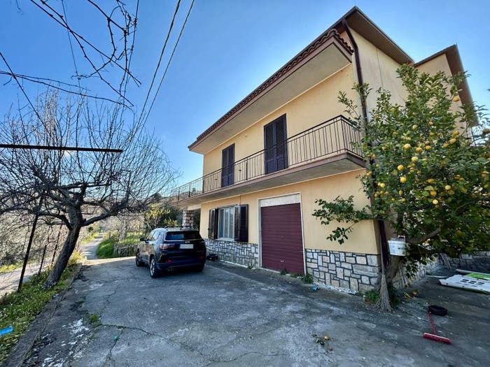 Casa con 5 locali in vendita in Via Passignano, Lenola