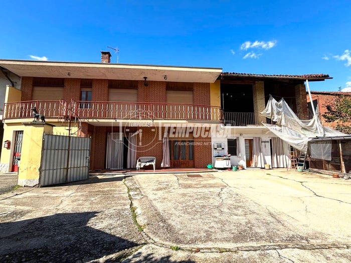 Casa con 6 locali in vendita in Via Don Filippo Visetti, Montanaro