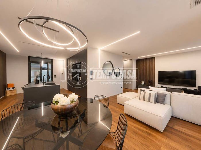 Appartamento con 5 locali in vendita in Via Guglielmo Oberdan, Mazzini, Lecce