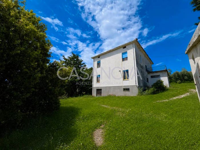 Casa con 5 locali in vendita in Mosciano Sant'Angelo