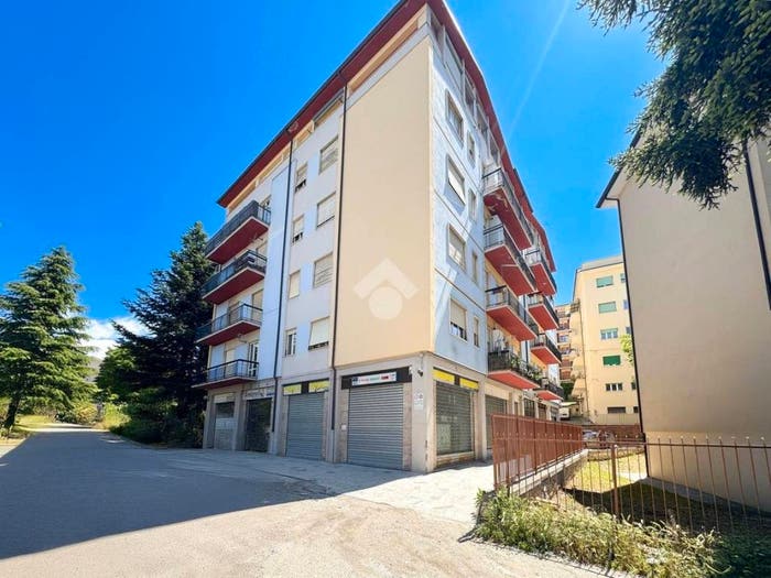 Appartamento quadrilocale in vendita in Vle della Croce Rossa, Torretta Torrione, L'Aquila