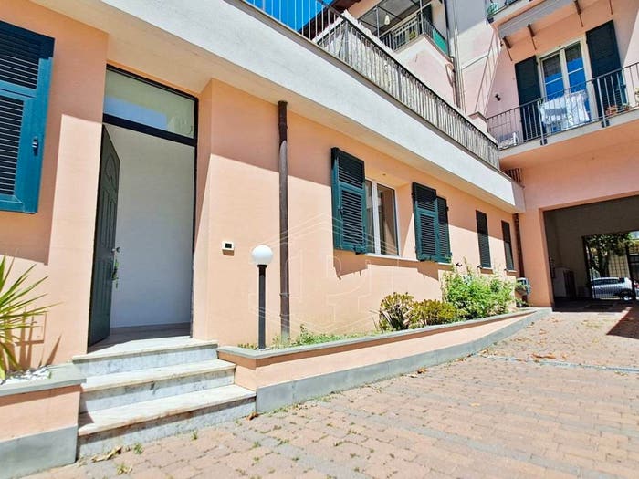 Appartamento quadrilocale in vendita in Via dei Mille, Centro, Albenga