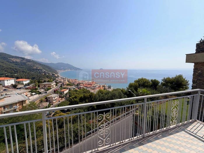 Appartamento quadrilocale in vendita in Via Castello Romano, Laigueglia