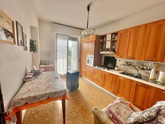 Appartamento quadrilocale in vendita in Viale Calabria, Reggio Calabria