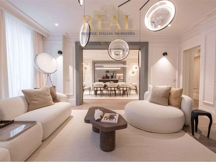 Appartamento con 6 locali in vendita in Lungarno Vespucci, Borgo Ognissanti Il Prato, Firenze