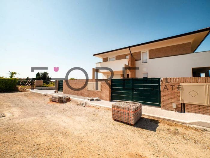 Casa trilocale in vendita in Via di Valle Schioia, Villaggio Giornalisti Poggio, Anzio