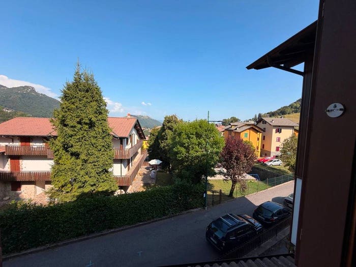 Appartamento trilocale in vendita in Via Monte Pasubio, Selvino