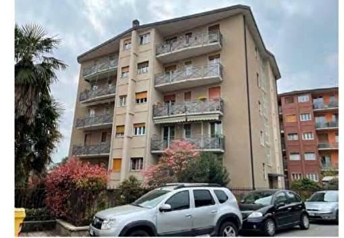 Appartamento trilocale in vendita in Via Edmondo De Amicis, Centro, Merate