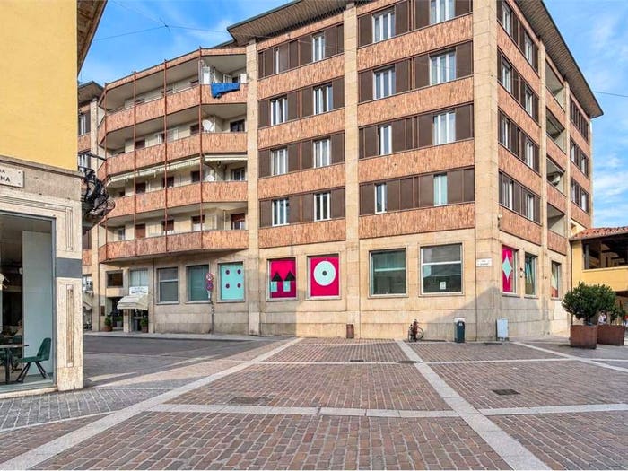 Appartamento quadrilocale in vendita in Via IV Giugno, Centro, Magenta