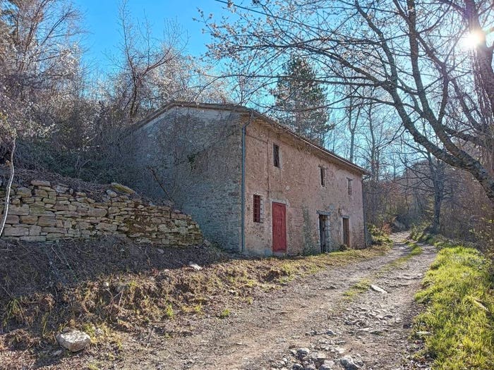 Casa con 6 locali in vendita in Località Vallupo, Carpello Scopoli Casenove Verchiano, Foligno