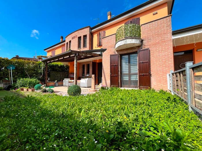 Casa quadrilocale in vendita in Via Anselmo Nora, Centro, Moglia