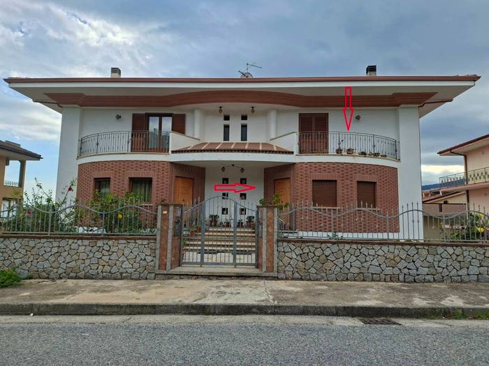 Casa con 6 locali in vendita in Via Giuseppe Scuteri, Badolato Marina, Badolato