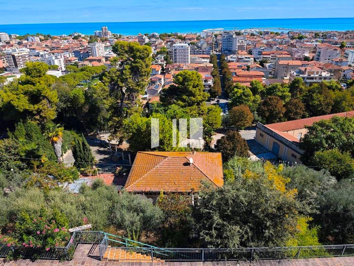Casa quadrilocale in vendita in Via Maggio, Centro, Giulianova