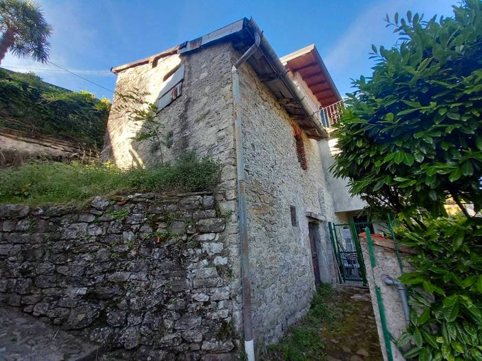 Casa in vendita in Lezzeno