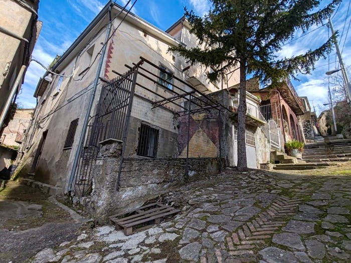 Casa trilocale in vendita in Via Roma, Centro, Roccabascerana