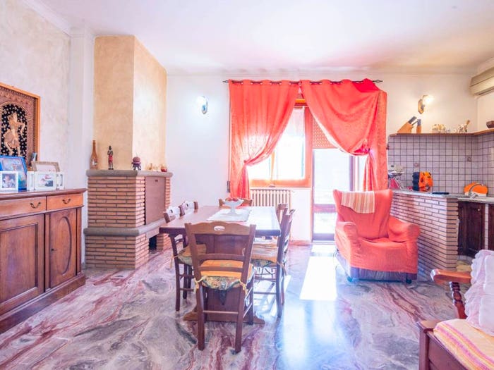 Appartamento quadrilocale in vendita in Viale Poggio dei Pini, Centro, Anguillara Sabazia