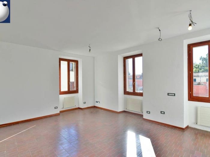 Appartamento trilocale in vendita in Via Alessandro Volta, Lambrugo