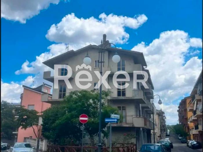 Casa con 6 locali in vendita in Via Kennedy, Centro, Stigliano