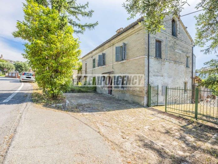 Casa quadrilocale in vendita in Via le Grazie, Centro, Corridonia