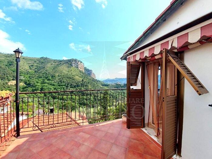 Casa con 5 locali in vendita in Frazione Magauda, Camporosso