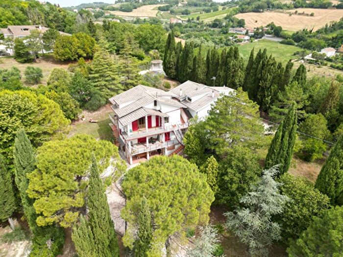 Casa con 6 locali in vendita in Monte San Bartolo, Pesaro