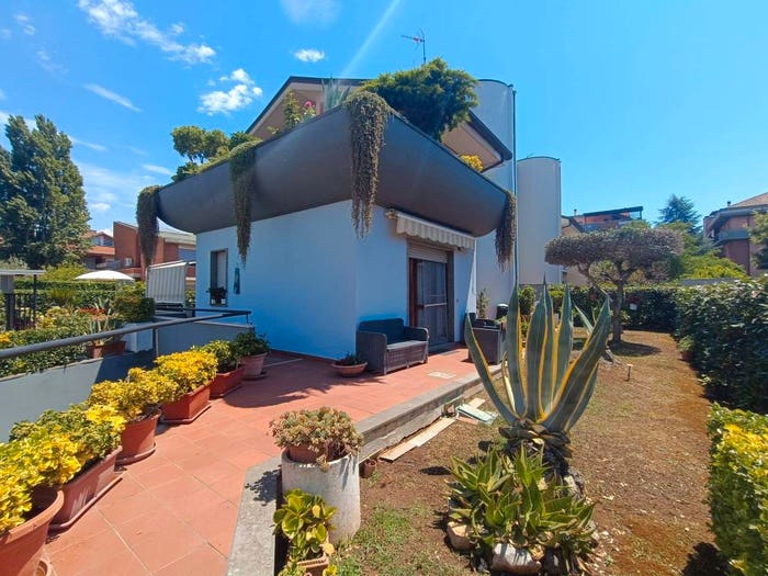 Casa con 6 locali in vendita in Via Giovanni Battista Viotti, Q, Latina