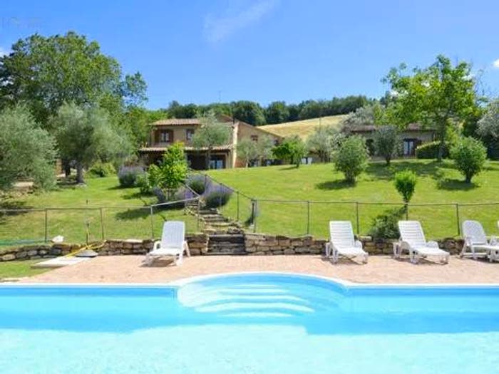 Casa con 6 locali in vendita in Gualdo