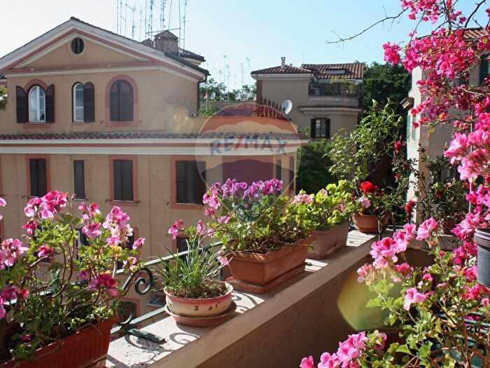 Appartamento con 5 locali in vendita in Via Mauritania, San Giovanni, Roma