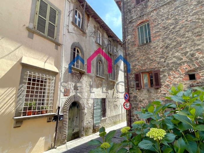 Casa con 6 locali in vendita in Centro, Villa Basilica