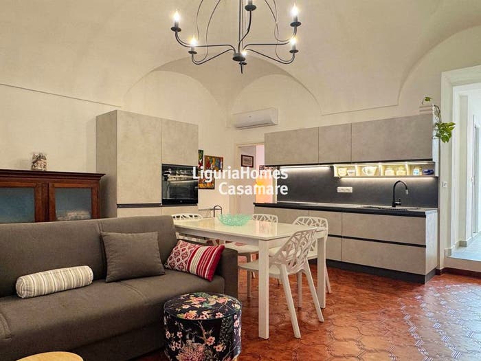 Appartamento trilocale in vendita in Via Nino Bixio, Riva Ligure