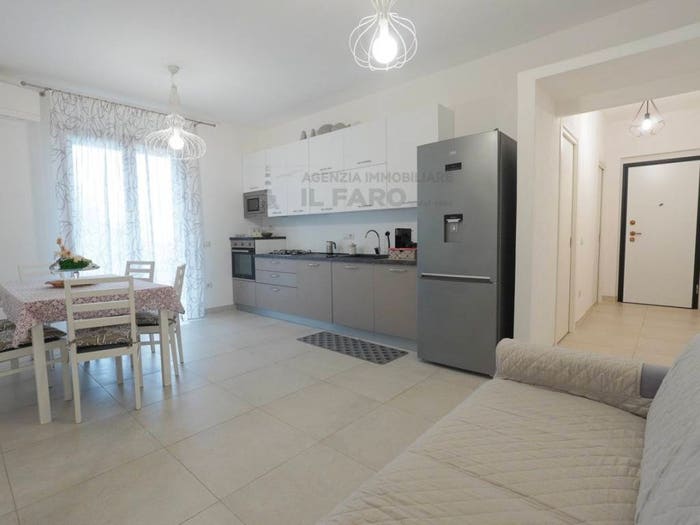 Appartamento trilocale in vendita in Via Brigata Sassari, La Maddalena