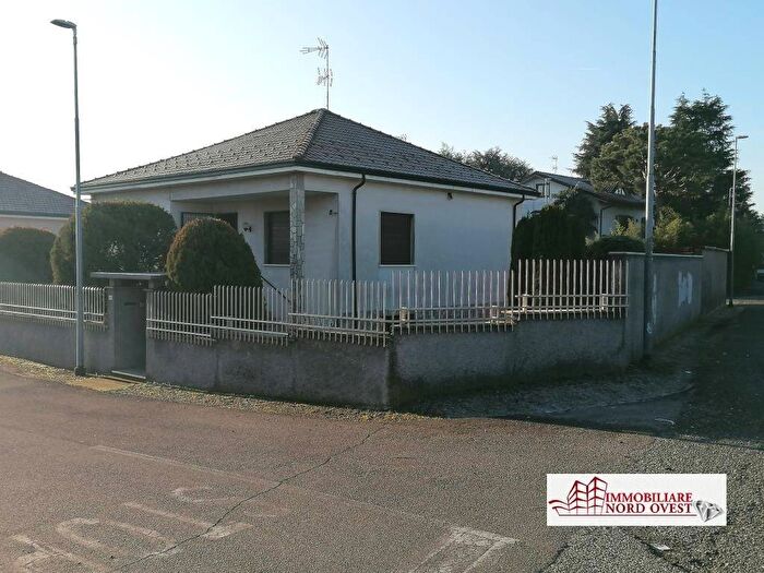 Casa quadrilocale in vendita in via Aristotele, Centro, Parabiago
