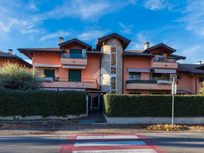 Appartamento trilocale in vendita in Viale Lombardia, Centro, Marnate