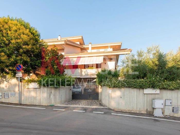 Casa con 5 locali in vendita in Via Giuseppe Di Vittorio, Casette, Città Sant'Angelo