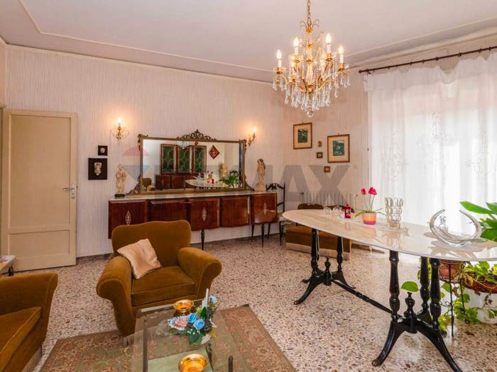 Appartamento con 6 locali in vendita in Via Paglia, Centro, Caltagirone