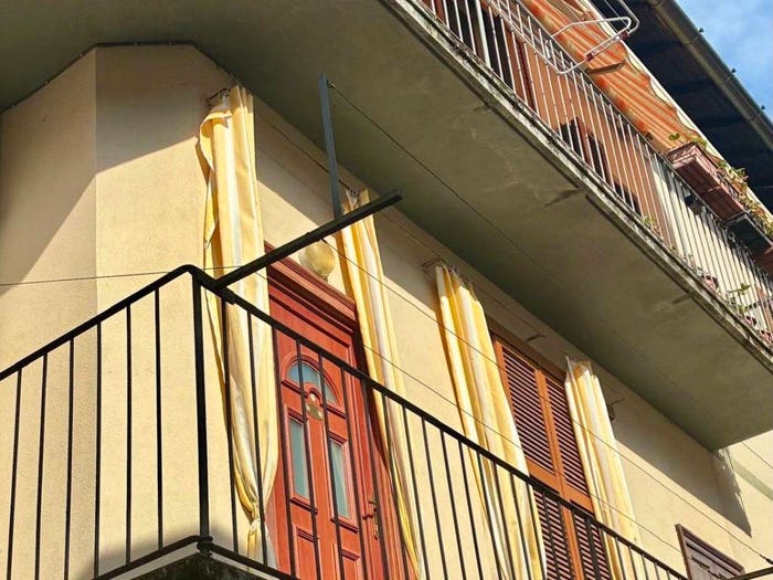 Appartamento trilocale in vendita in Via Giuseppe Garibaldi, Comerio